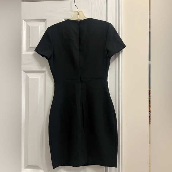 LIKELY Bodycon Sheath Dress Criss Cross Ribbon V Neckline Black Size 2 NWT $168 - Picture 4 of 4